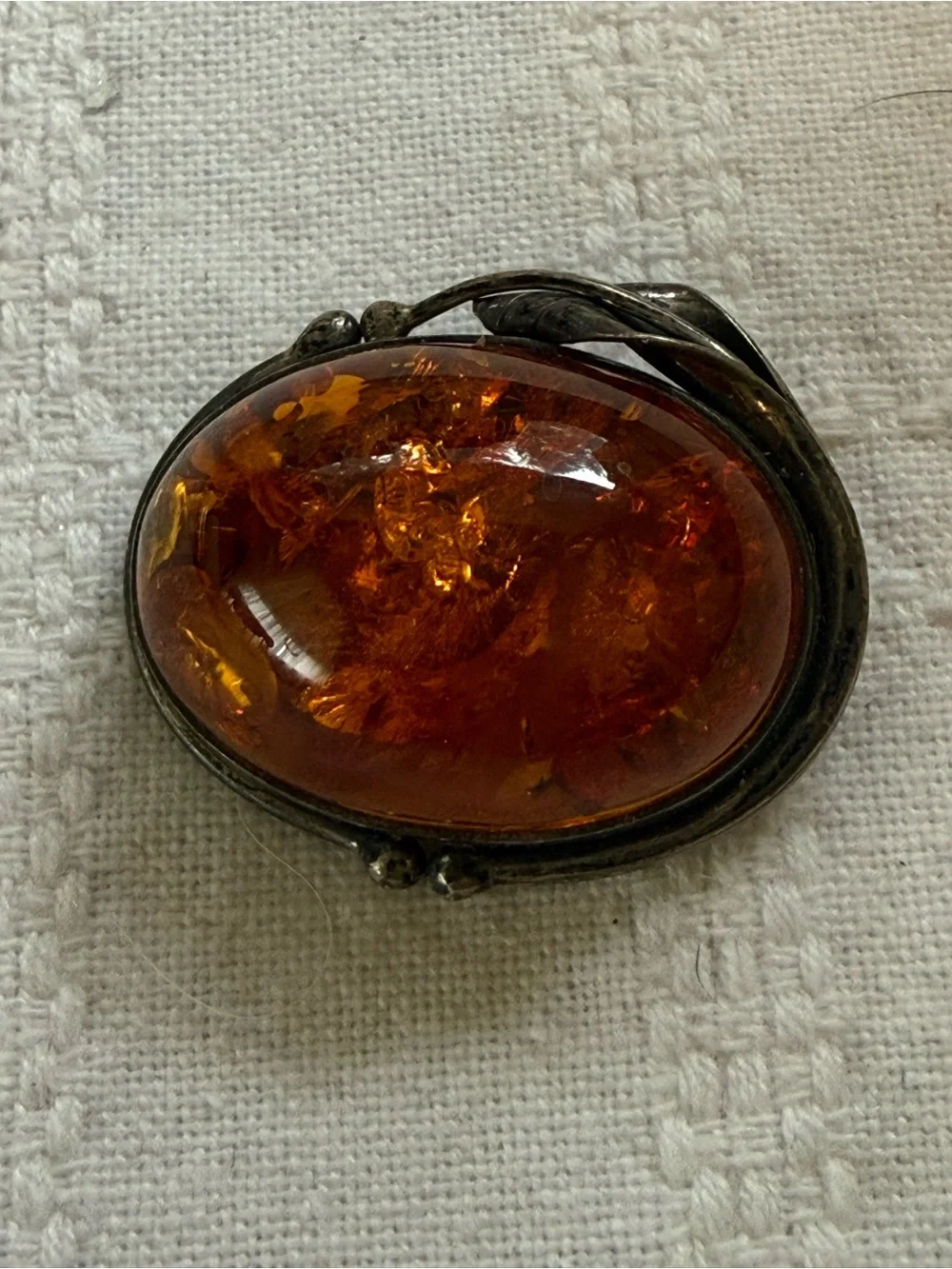 Vintage Amber Oval Brooch in Deep Cognac - Unbranded